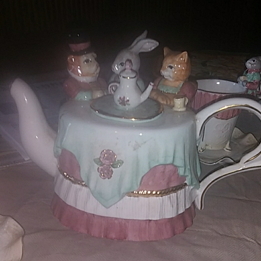 Vintage Mad battery tea set